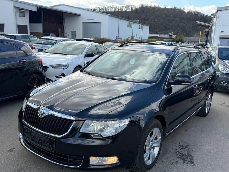 Gebraucht Skoda Superb Ambition 140 PS (102 kW) 2012 Schwarz Kombi
