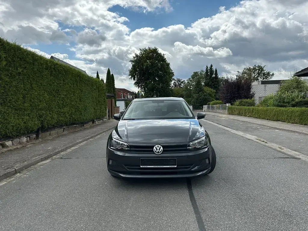 Gebraucht VW Polo Trendline 65 PS (47 kW) 2019 Grau Kleinwagen