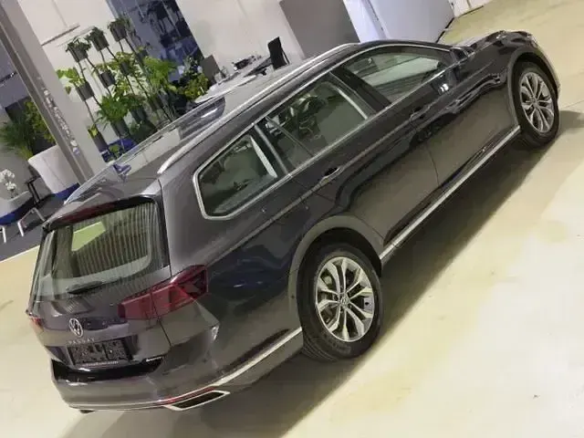 Gebraucht VW Passat Elegance 200 PS (147 kW) 2021 Manganese gray (metallic) Kombi
