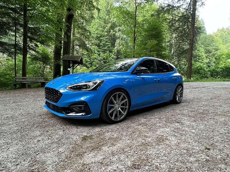 Blau Gebraucht 2022 Ford Focus ST Limousine | 25.800 € (Guter Preis) - Bild 1/4