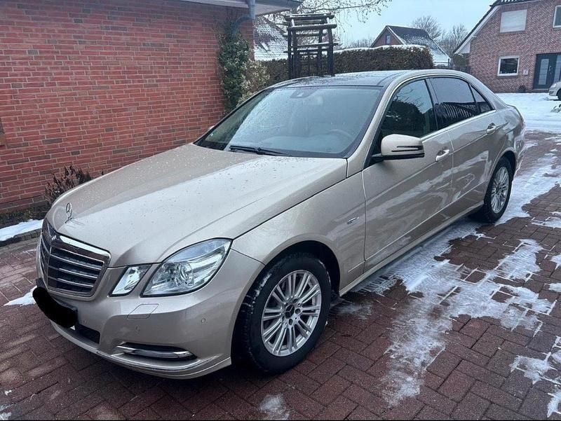Gebraucht Mercedes E220 Elegance 170 PS (125 kW) 2012 Gelb Limousine