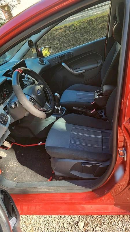 Gebraucht Ford Fiesta 85 PS (62 kW) 2009 Rot Kleinwagen