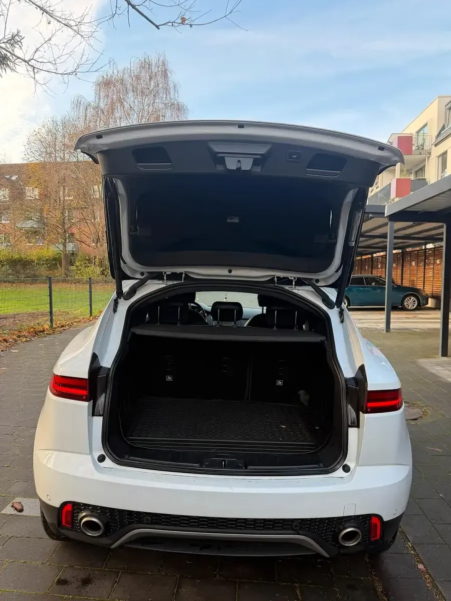 Begagnad Jaguar E-Pace 180 HK (132 kW) 2018 Vit SUV