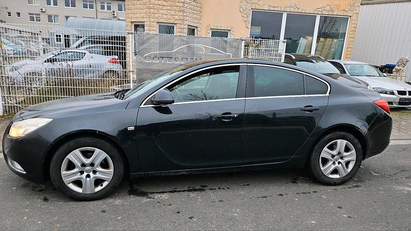 Gebraucht Opel Insignia 160 PS (117 kW) 2012 Schwarz Limousine