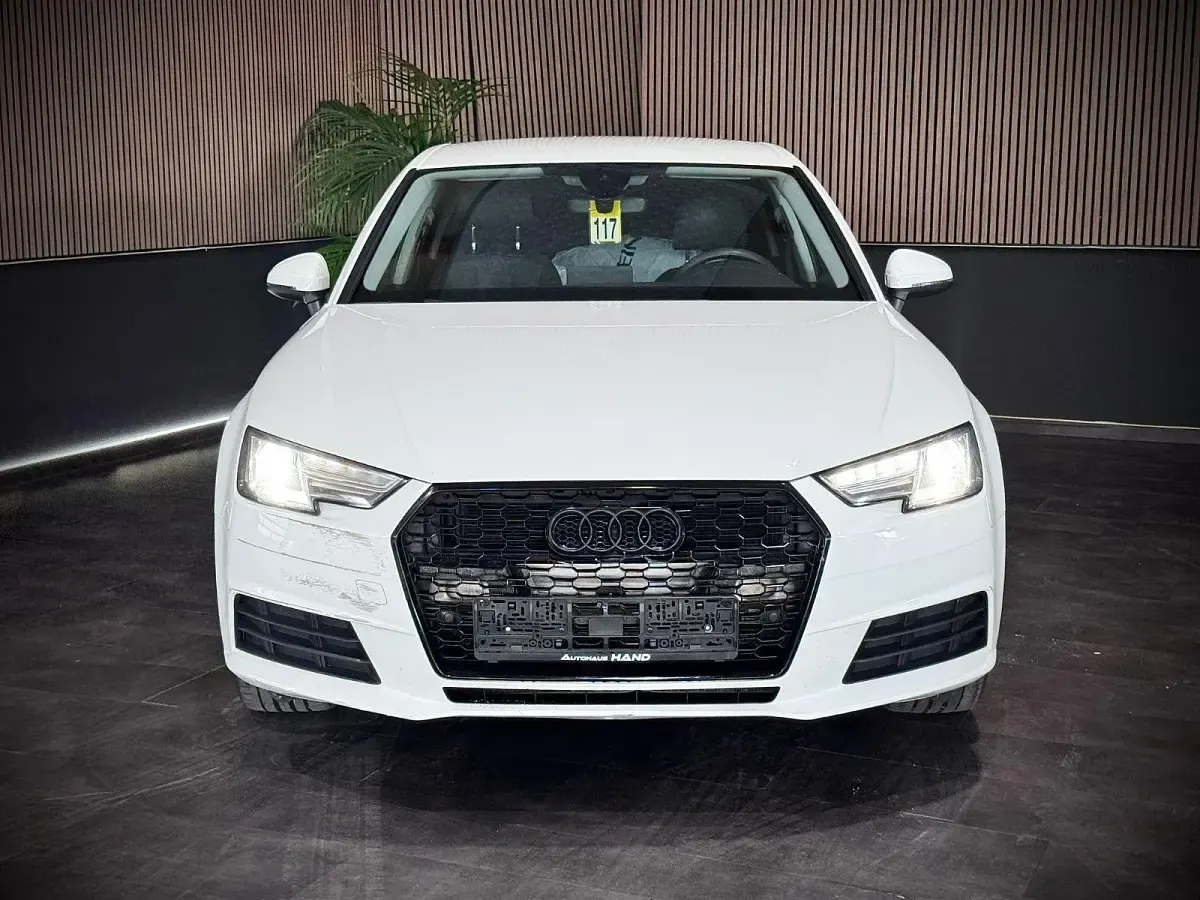Gebraucht Audi A4 Sport 150 PS (110 kW) 2017 Weiß Limousine