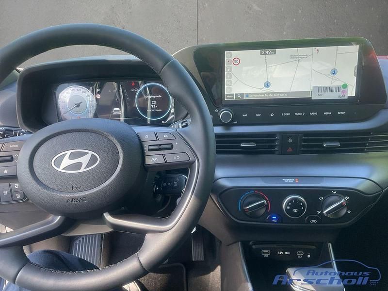 Neu Hyundai i20 Blackline 90 PS (66 kW) 2026 Grau Kleinwagen