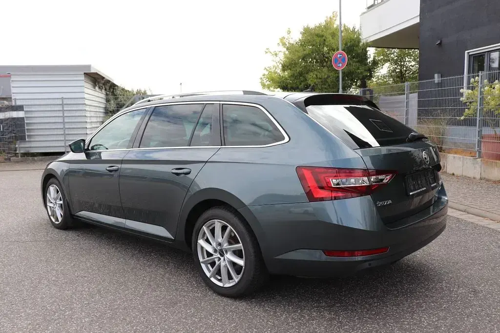 Gebraucht Skoda Superb LAURIN & KLEMENT 190 PS (139 kW) 2018 Grau Kombi