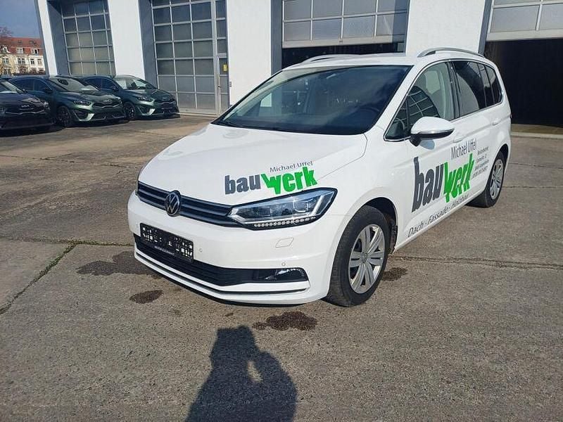 Gebraucht VW Touran Highline 150 PS (110 kW) 2020 Pure white Van / Kleinbus