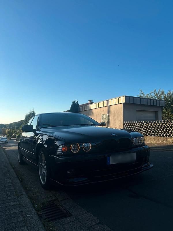 Schwarz Gebraucht 2003 BMW 520 Limousine | 9.500 € - Bild 1/4