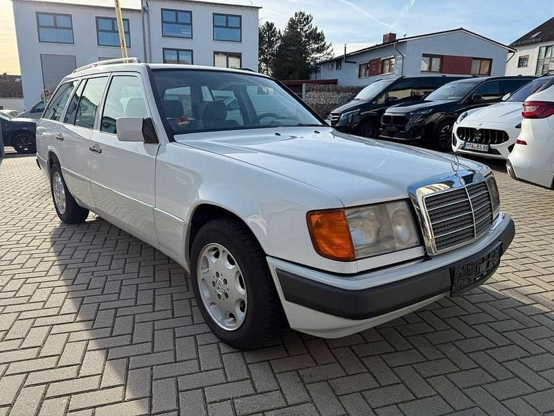 Weiß Gebraucht 1992 Mercedes E250 Kombi | 16.200 € - Bild 1/4