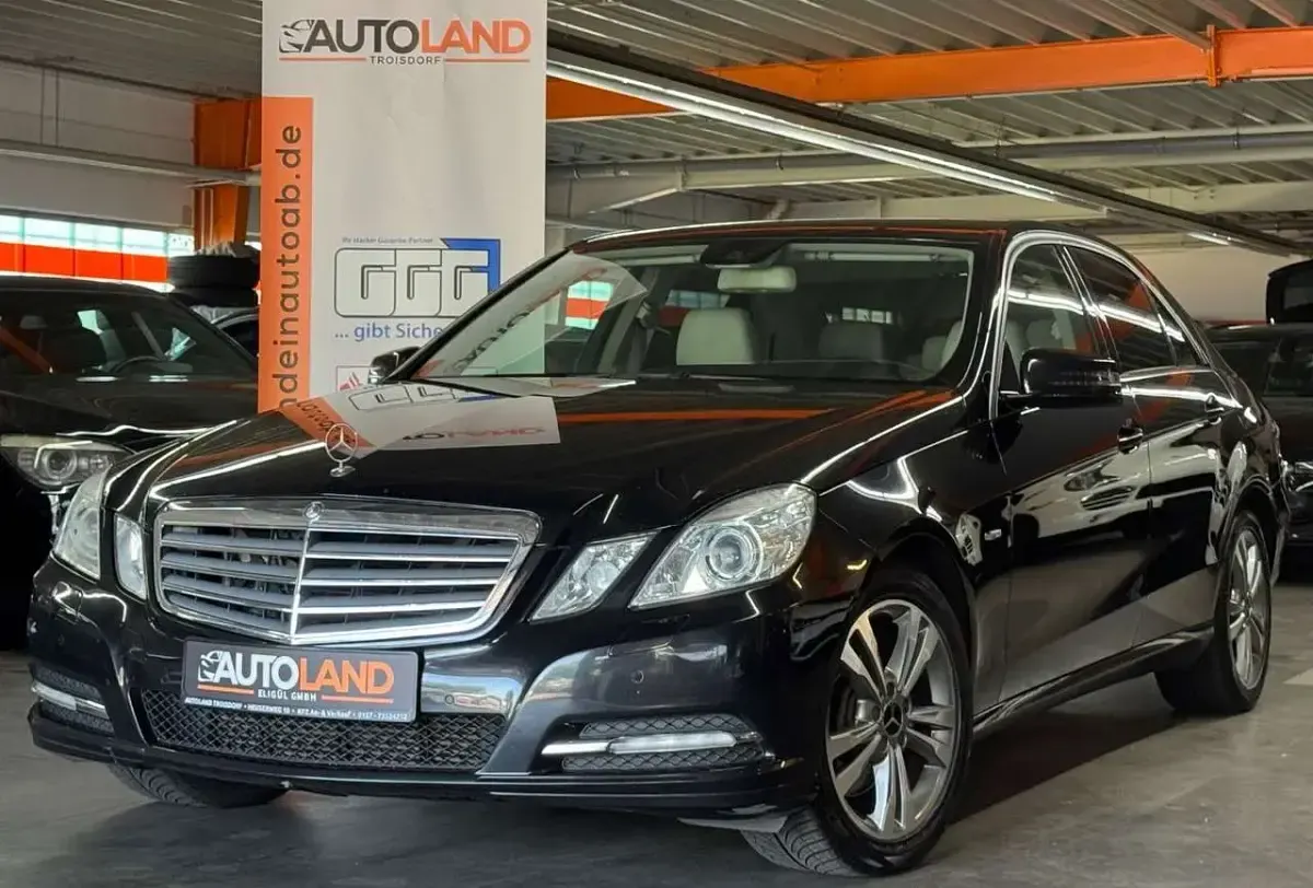 Gebraucht Mercedes E250 204 PS (150 kW) 2011 Schwarz Limousine