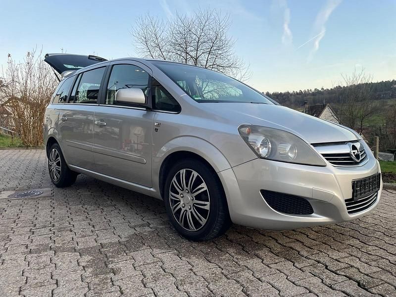 Silber Gebraucht 2010 Opel Zafira Van / Kleinbus | 4.100 € - Bild 1/4