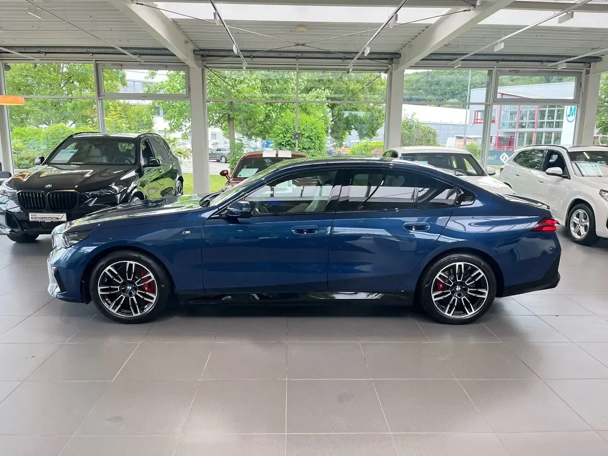 Gebraucht BMW i5 M Sport 250 kW (340 PS) 2025 Blau Limousine