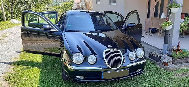 Schwarz Gebraucht 2003 Jaguar S-Type Executive Limousine | 7.300 € - Bild 1/4