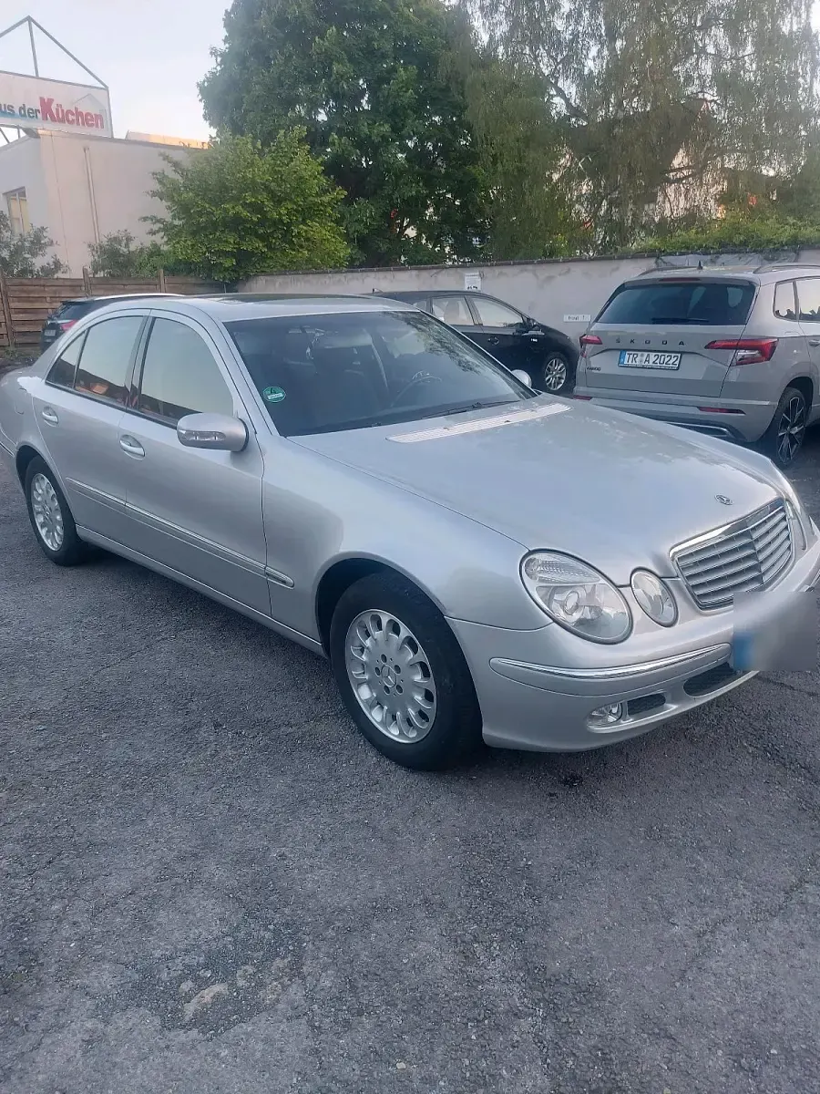 Gebraucht Mercedes E200 146 PS (107 kW) 2003 Silber Limousine