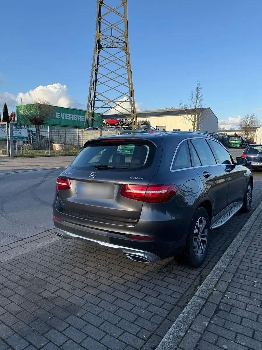 Gebraucht Mercedes GLC250 Exclusive 204 PS (150 kW) 2016 Grau SUV