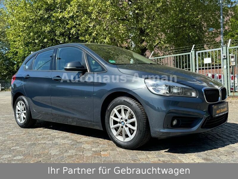 Grau Gebraucht 2017 BMW 216 Active Tourer Advantage Van / Kleinbus | 5.490 € (Etwas zu teuer) - Bild 1/4