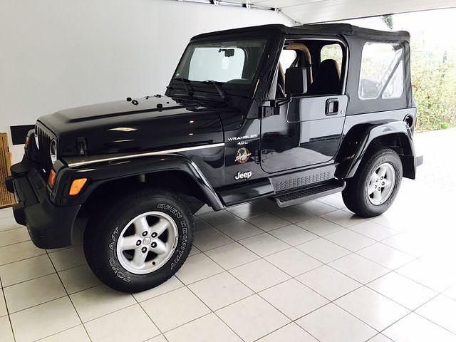 Schwarz metallic Gebraucht 1999 Jeep Wrangler SUV | 6.900 € - Bild 1/4