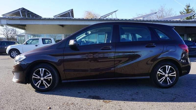Gebraucht Mercedes B220 177 PS (130 kW) 2018 Orientbraun metallic Van / Kleinbus