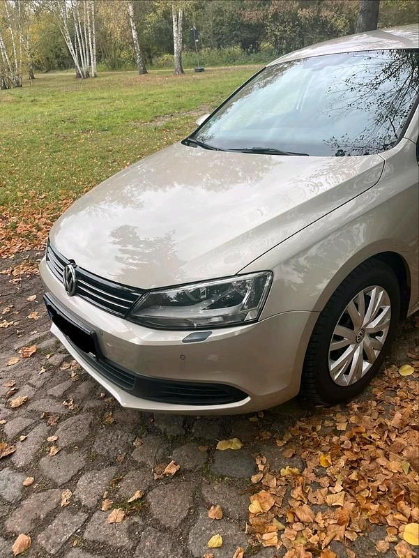 Gebraucht VW Jetta Comfortline 105 PS (77 kW) 2012 Grau Limousine