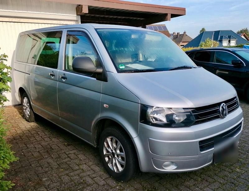 Silber Gebraucht 2011 VW Multivan Van / Kleinbus | 18.250 € - Bild 1/4