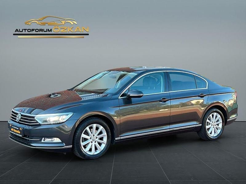 Grau Gebraucht 2017 VW Passat Highline Limousine | 16.999 € (Fairer Preis) - Bild 1/4