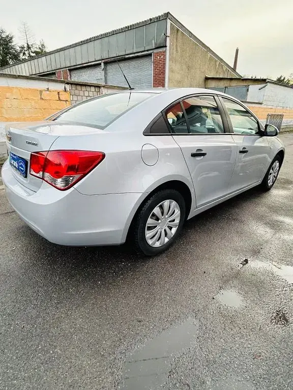 Gebraucht Chevrolet Cruze 113 PS (83 kW) 2010 Silber Limousine