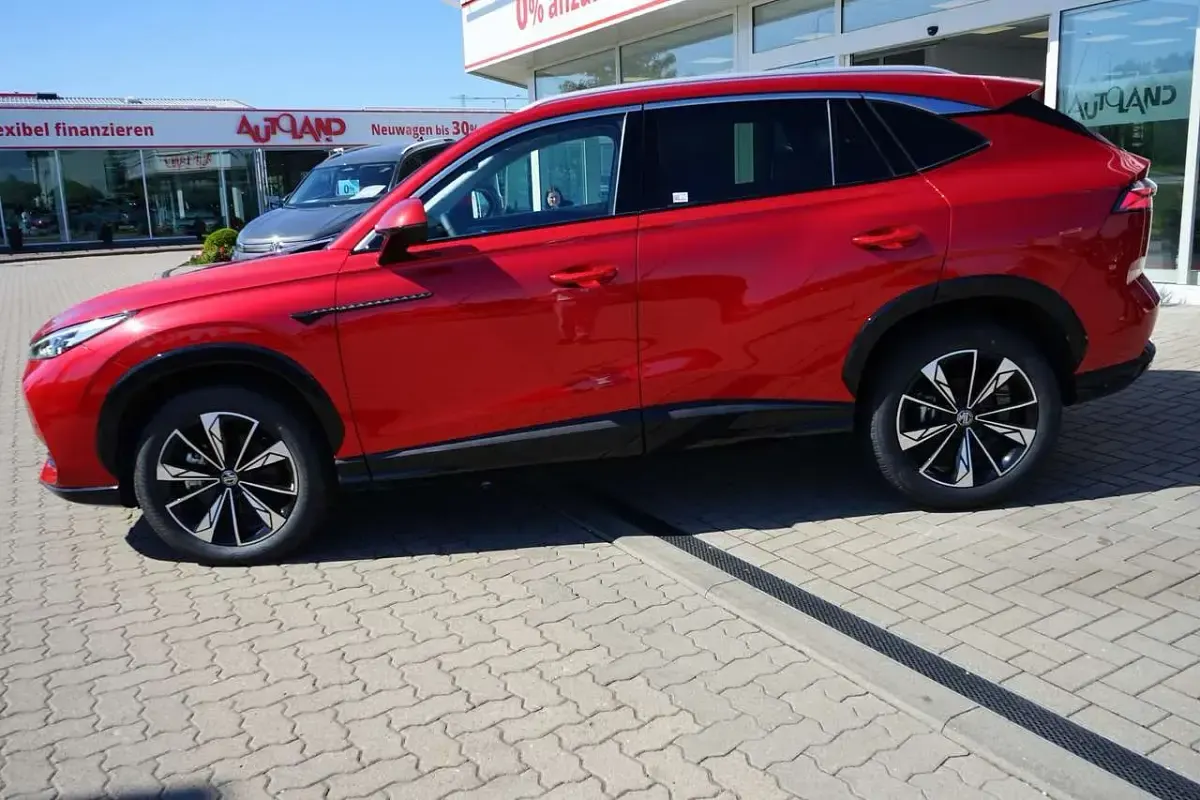 Neu MG HS Luxury 170 PS (125 kW) 2025 Andere SUV