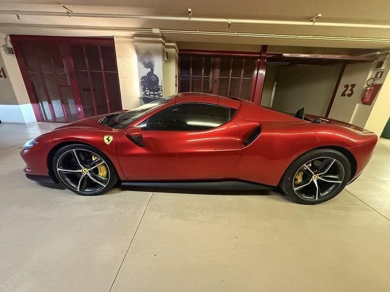 Gebraucht Ferrari 296 829 PS (609 kW) 2025 Rot Cabrio