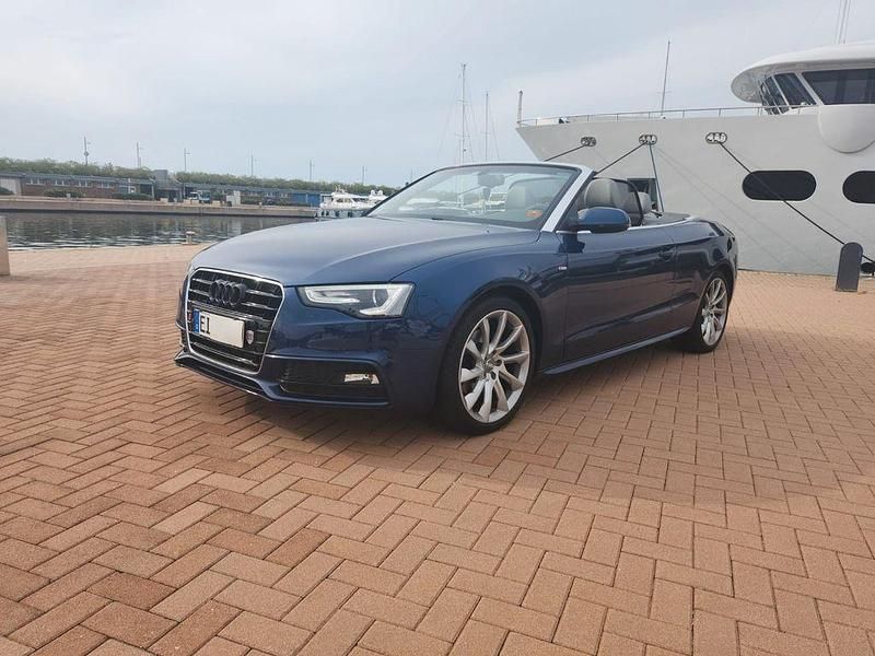Gebraucht Audi A5 Cabriolet Ambiente 177 PS (130 kW) 2015 Blau Cabrio