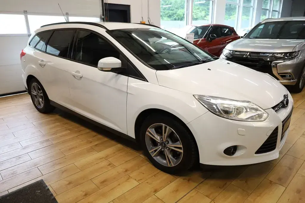 Gebraucht Ford Focus SYNC Edition 150 PS (110 kW) 2014 Weiß Limousine