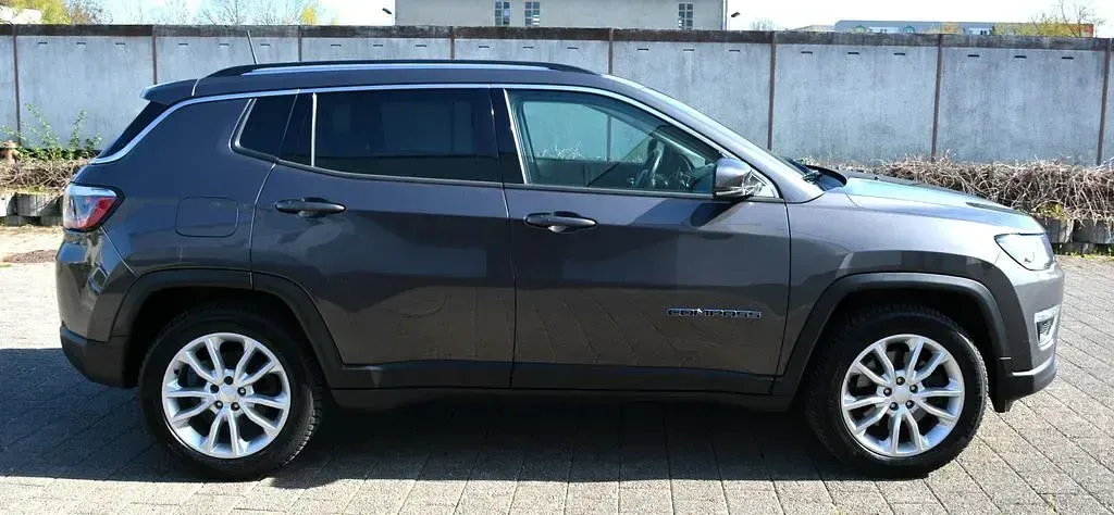 Gebraucht Jeep Compass Limited 190 PS (139 kW) 2021 Grau SUV
