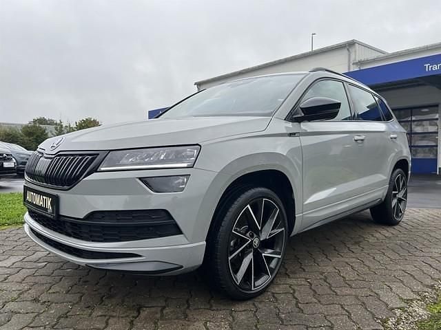 Grau Gebraucht 2020 Skoda Karoq SportLine SUV | 29.990 € (Teuer) - Bild 1/4