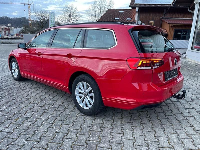 Gebraucht VW Passat Business 122 PS (89 kW) 2023 Rot Kombi
