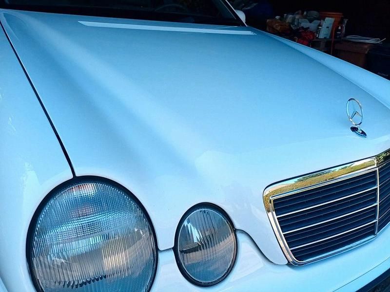 Gebraucht Mercedes E280 Elegance 204 PS (150 kW) 1999 Weiß Limousine