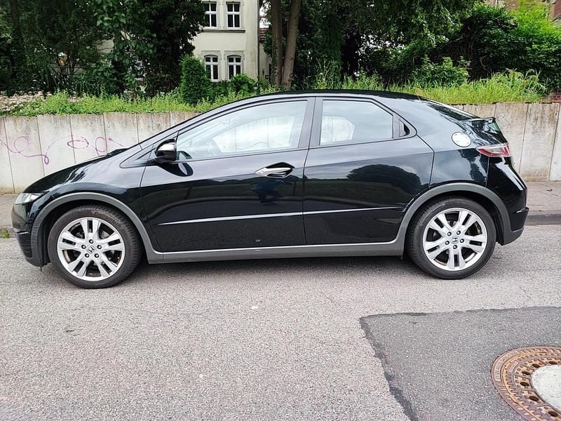 Schwarz Gebraucht 2010 Honda Civic Limousine | 8.450 € (Fairer Preis) - Bild 1/4