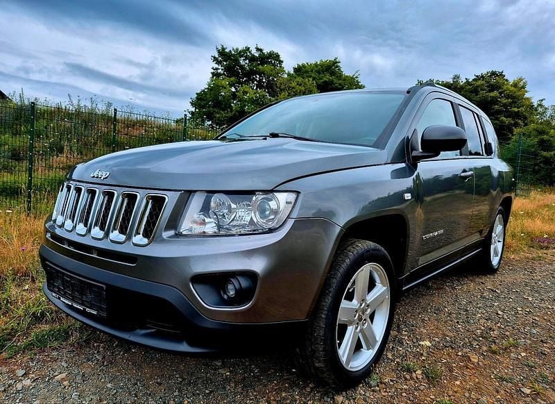 Grau Gebraucht 2012 Jeep Compass SUV | 5.600 € (Superpreis) - Bild 1/4