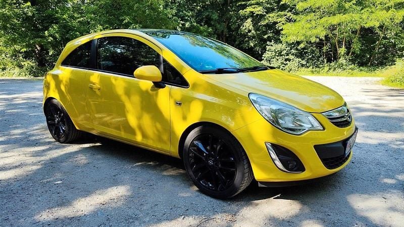 Gelb Gebraucht 2012 Opel Corsa Color Edition Kleinwagen | 1.800 € (Guter Preis) - Bild 1/4