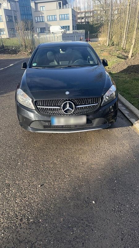 Gebraucht Mercedes A180 109 PS (80 kW) 2016 Schwarz Kleinwagen