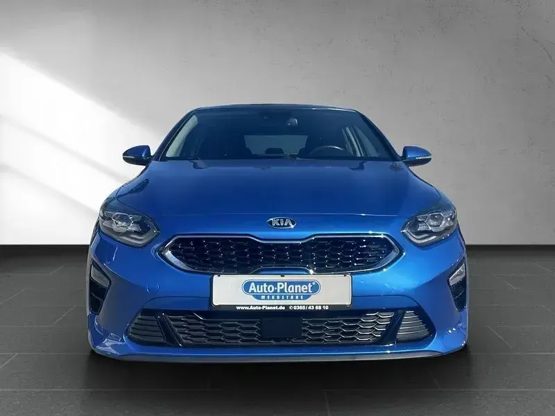 Gebraucht Kia Ceed Spirit 140 PS (102 kW) 2019 Blau Kleinwagen