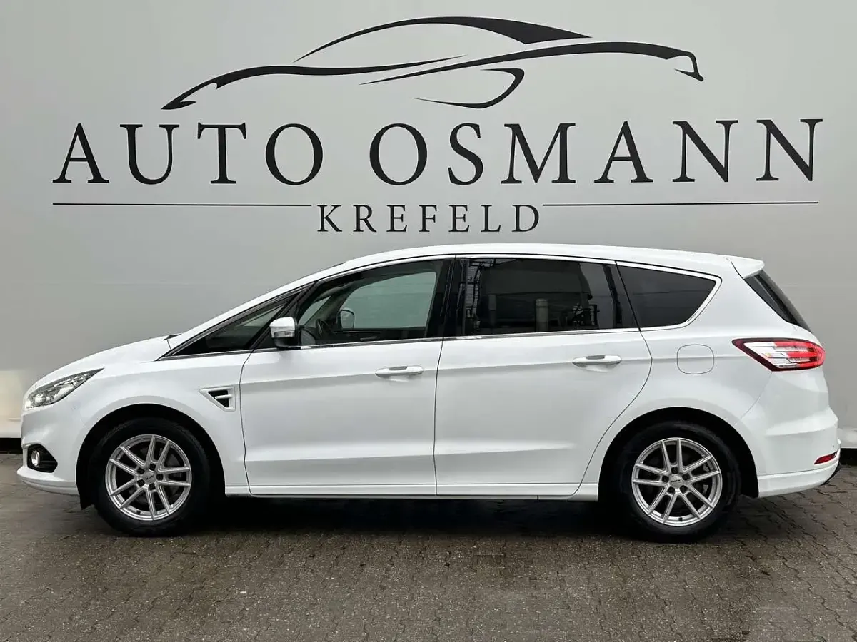 Gebraucht Ford S-MAX Titanium 241 PS (177 kW) 2018 Frostweiã Van / Kleinbus