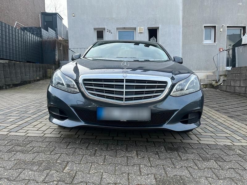 Second-hand Mercedes E200 200 CP (147 kW) 2013 Gri Berlinǎ