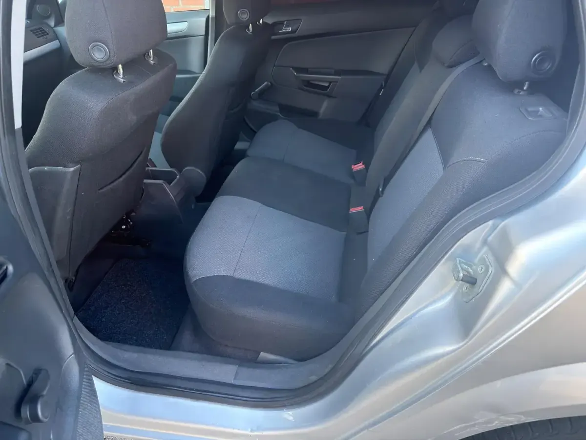 Gebraucht Opel Astra Selection 90 PS (66 kW) 2005 Silber Kombi