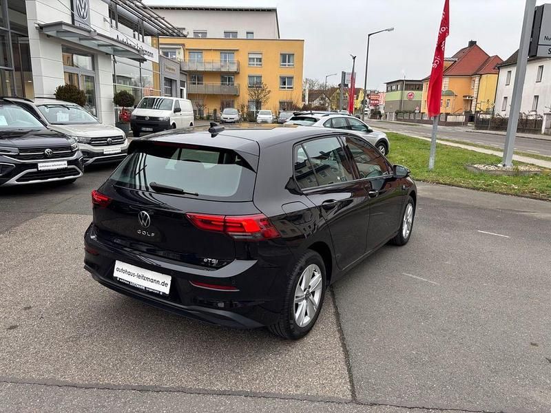 Gebraucht VW Golf VIII Life 131 PS (96 kW) 2022 Schwarz Limousine