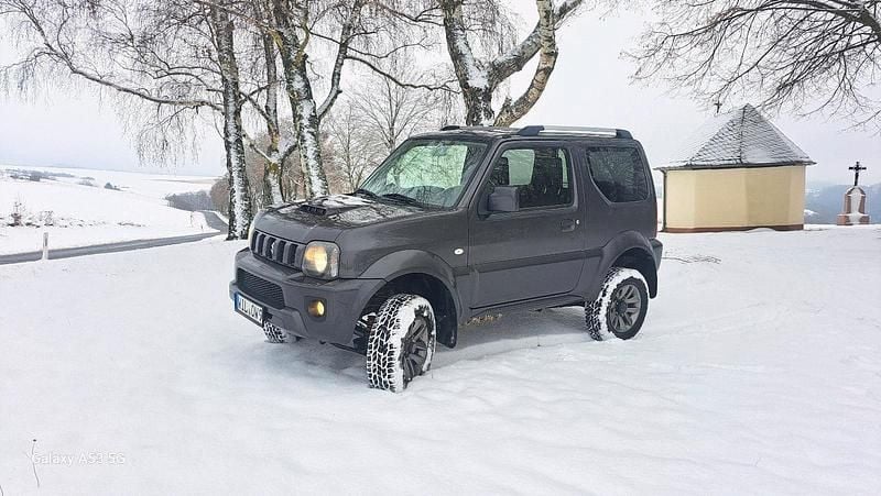 Grau Gebraucht 2017 Suzuki Jimny SUV | 15.900 € (Fairer Preis) - Bild 1/4