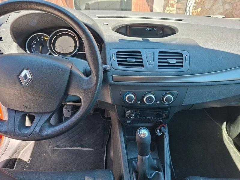 Second-hand Renault Mégane Authentique 101 CP (74 kW) 2013 Roșu Berlinǎ