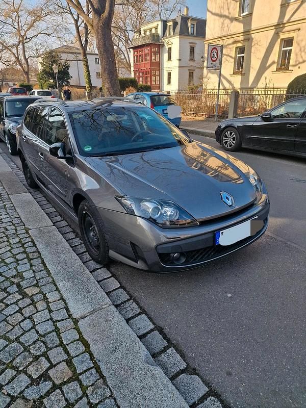Grau Gebraucht 2010 Renault Laguna III Kombi | 7.500 € - Bild 1/4