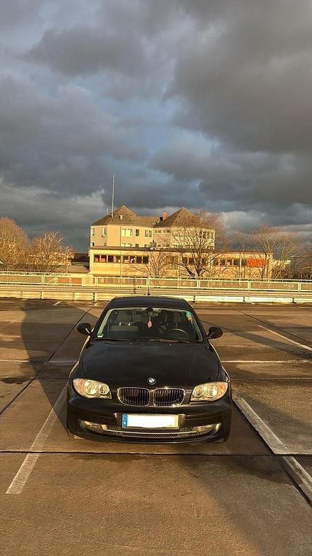 Gebraucht BMW 118 140 PS (102 kW) 2009 Schwarz Kleinwagen