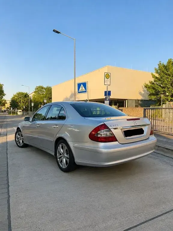 Gebraucht Mercedes E220 170 PS (125 kW) 2008 Silber Limousine