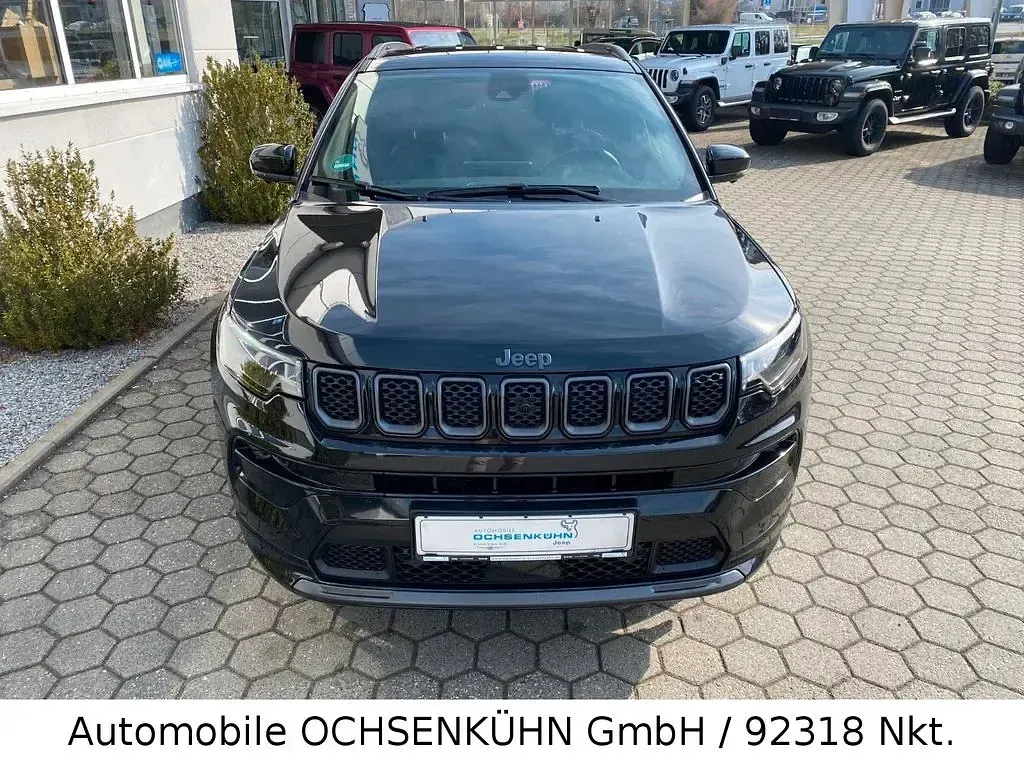 Second-hand Jeep Compass 241 CP (177 kW) 2022 Negru SUV